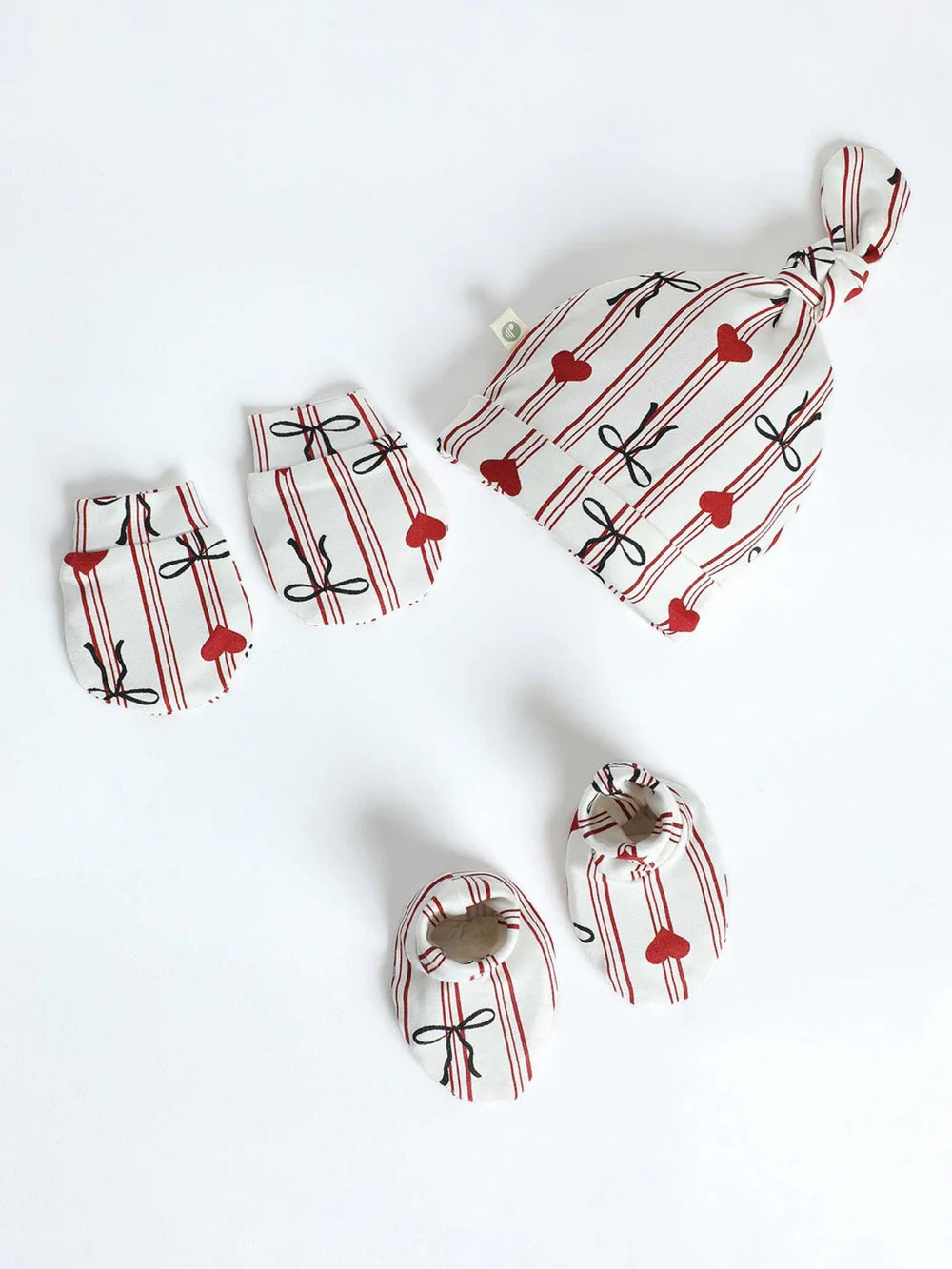 Pannolino gallery: Bowheart | Bamboo Newborn Essentials Set